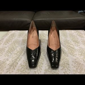 Bandolino Black Leather Heels